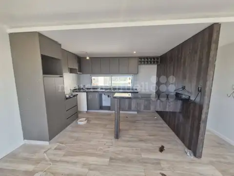 AV PTE PERON 100, Piso 1