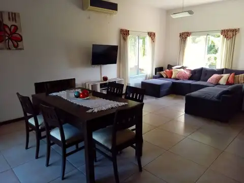 Casa 5 ambientes con 3 baños