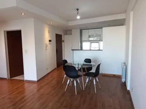 2 ambientes con balcón - Impecable  