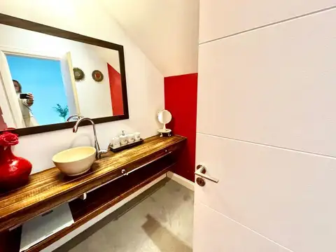 Casa  en Alquiler a la laguna en Los Alisos, Nordelta