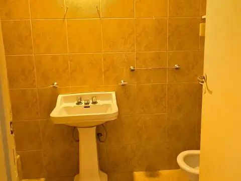 Departamento en Alquiler en Bernal Oeste, $ 450.000