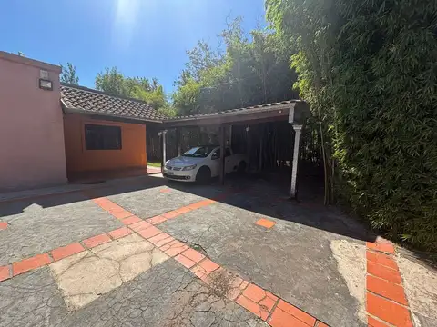 Casa 6 ambientes con 2 baños