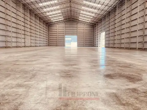 Excelente Galpón de 1500m² en alquiler - Lugones 2600