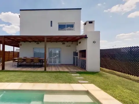 VENTA CASA 4 AMBIENTES BARRIO LAGUNA AZUL