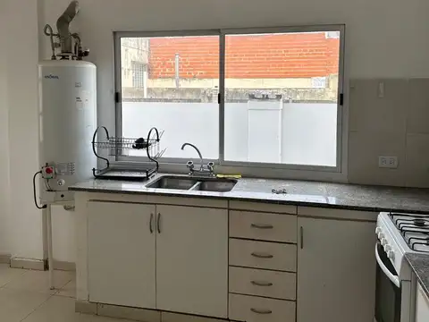 Depto Tipo Casa en Alquiler en Sarandí, $ 900.000