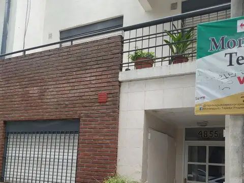 Dpto 2 ambientes al frente, balcón, 1º x escalera
