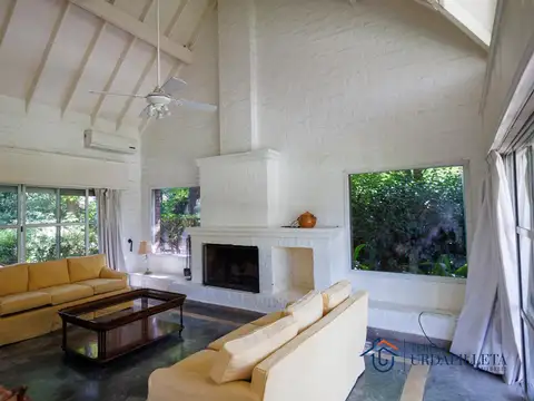Casa sobre terreno de 1755.00 m² en venta - Teresa Urdapilleta Propiedades