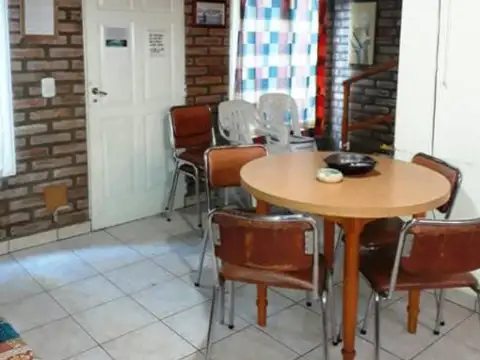 Casa 6 ambientes con 2 baños