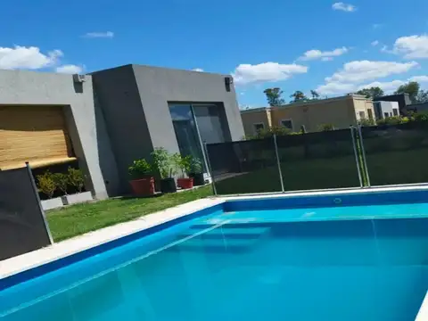 Venta Casa Santa Emilia Pilar del Este