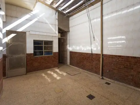 VENTA DE CASA 5 AMBIENTES CON COCHERA EN SOLDATI