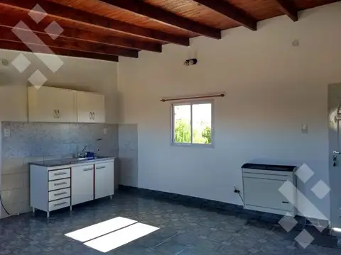 Venta Casa 2 Dormitorios + Departamento 1 dorm. Centenario
