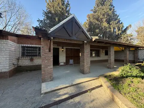 Casa venta en Roldan sobre Ruta 9 1600 de 3 dormitorios con piscina