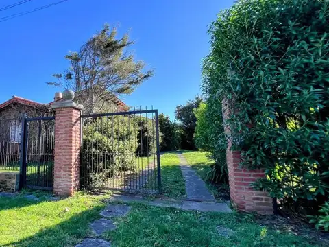 VENTA CASA A RECICLAR 4 AMBIENTES + LOTE MIRAMAR