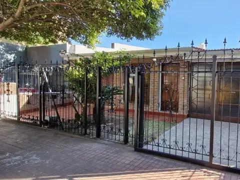 CASA 3 DORMITORIOS Y 3 BAÑOS EN B. SAN FRANCISCO