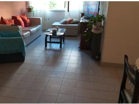 Departamento de 4 ambientes - a la calle - Bahia Blanca 2600