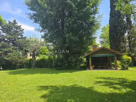 Excelente Quinta de 1907m2 de terreno sobre Ruta 8 con  30mts de frente sobre Ruta.