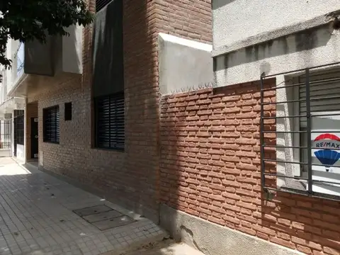 VENTA CASA A REFACCIONAR BARRIO SUR