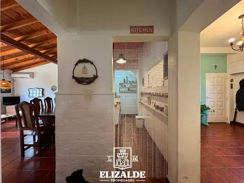 Casa 6 ambientes con 2 baños