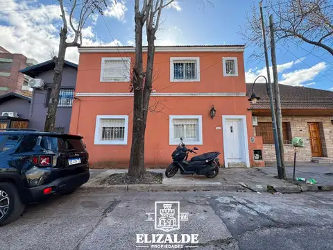 Casa 6 ambientes con 2 baños