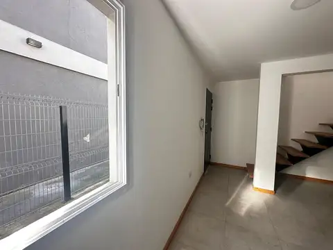 Depto Tipo Casa en Venta en Valentín Alsina, USD 53.000