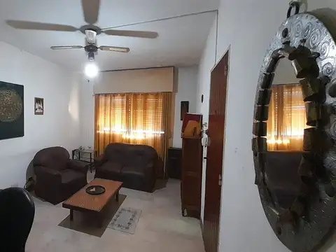 Casa 5 ambientes con 1 baño