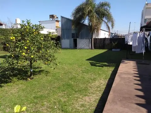 GALPÓN ACTUALMENTE SE UTILIZA PARA COCHERAS CON CASA DE 3 AM