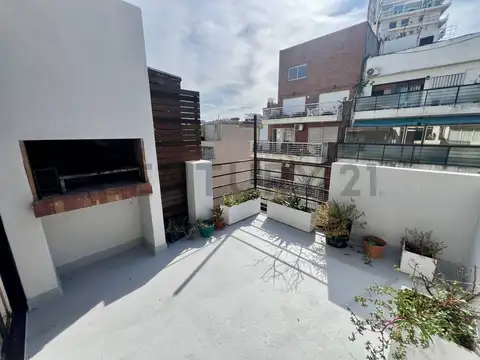 Duplex en Cañitas con balcón terraza y parrilla!