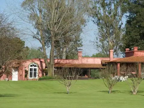 Campo con casa y caballerizas en venta