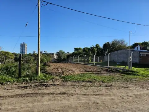 Terreno de 10 x 33 (353 m2) a solo media cuadra de Bv Moreno. Nivelado y cercado