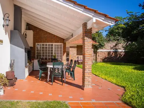 Casa 6 ambientes con 3 baños