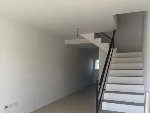 Depto Tipo Casa 4 ambientes con 1 baño