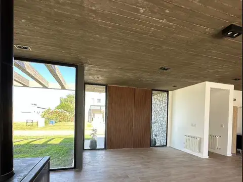 Casa en Alquiler con 1 cochera