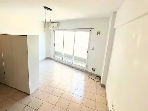 DepartameMonoambiente en Alquiler Av. Rivadavia 10772 Villa Luro –BAJA EXPENSA- Contrafrentento