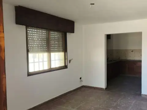Casa 7 ambientes con 2 baños