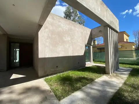 CASA EN VENTA EN MIRALAGOS