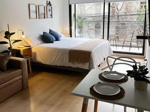 Monoambiente impecable al frente luminoso amoblado amenities