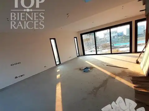 Puertos del Lago - Casa con pileta a estrenar 100