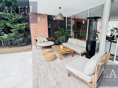 Casa 7 ambientes con 3 baños