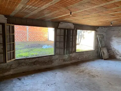 Casa 4 ambientes con 1 baño