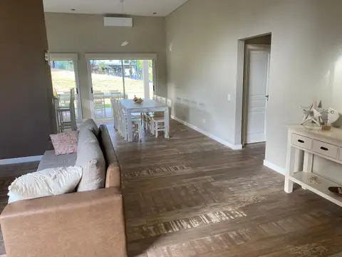 Casa en Alquiler Temporal con 2 cocheras