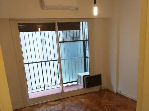 EXCELENTE DEPTO DE 2 AMBIENTES C/BCON LATERAL SUPER LUMINOSO EXC. ESTADO MUY BUENA UBICACION