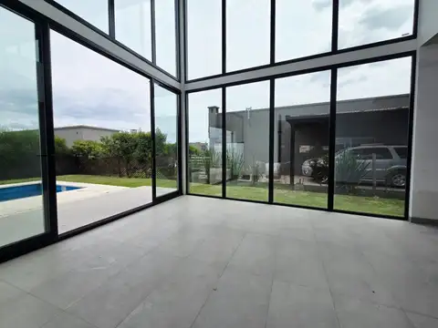Casa en Venta en Pilar del Este - San Ramón, USD 230.000