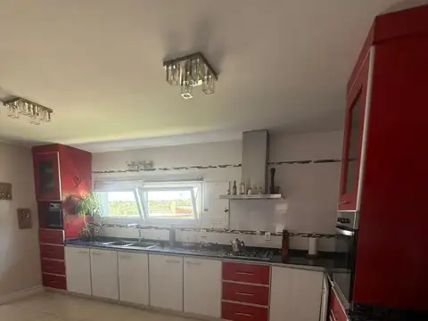 CASA DE LUJO EN PANAHOLMA
