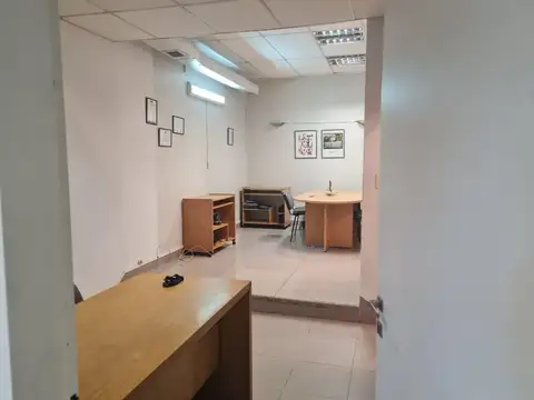 Oficina 3 ambientes con 2 baños