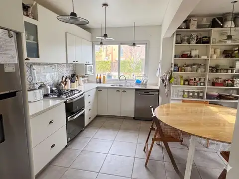 Casa 7 ambientes con 3 baños