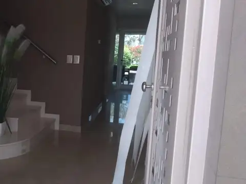 Casa 5 ambientes con 5 baños