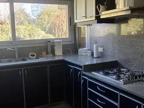 Casa 5 ambientes con 3 baños