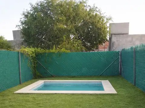 VENTA CASA DOS DORMITORIOS CON PILETA EN BARRIO NORTE