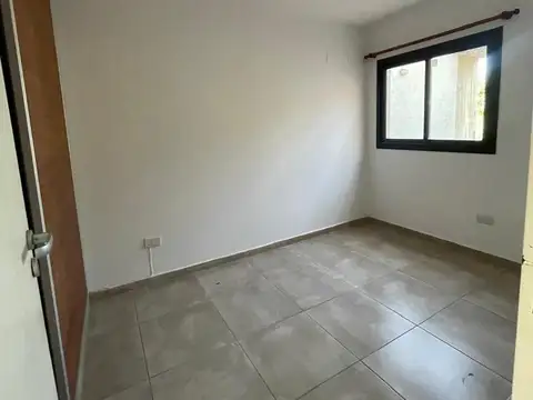 VENTA CASA DOS DORMITORIOS CON PILETA BARRIO NORTE