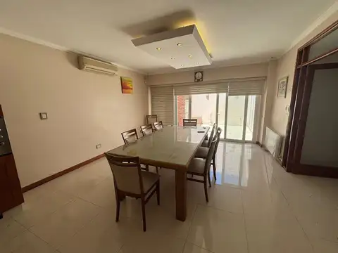 Casa 6 ambientes con 4 baños